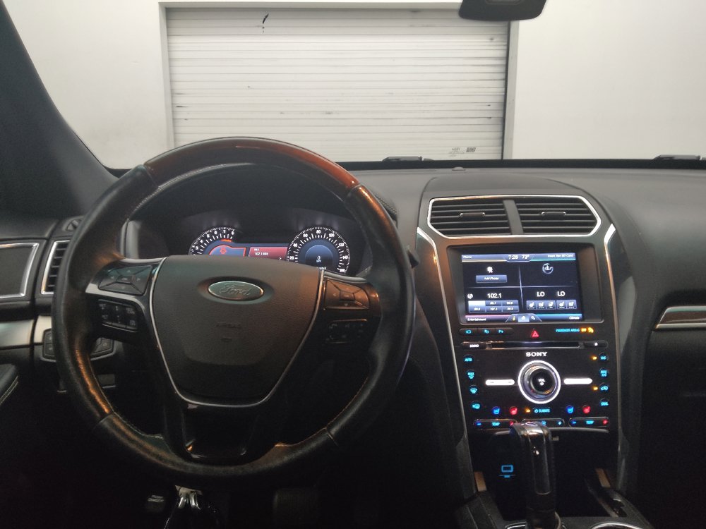 Used 2016 Ford Explorer Platinum AWD/4WD image 22