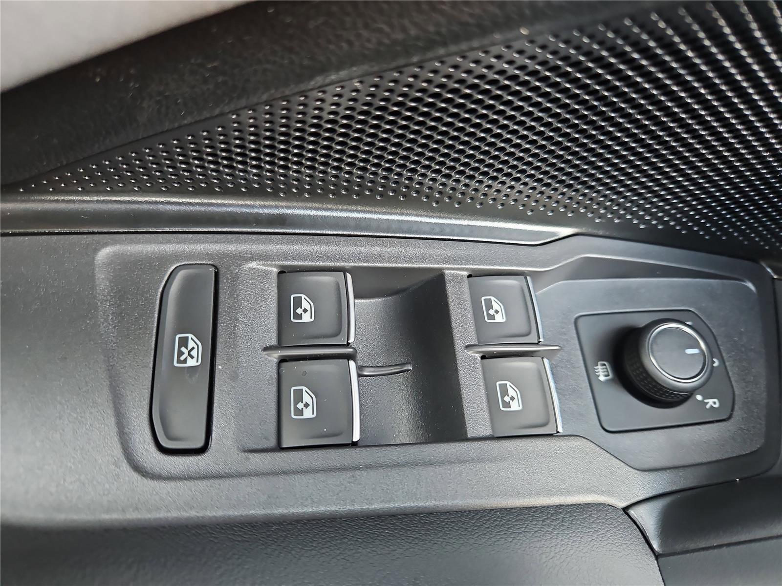 New 2026 Volkswagen Tiguan SE image 30