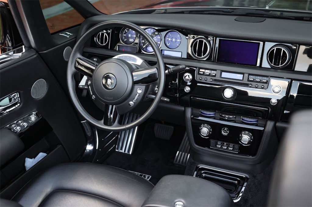 Used 2010 Rolls-Royce Phantom Drophead Coupe image 42