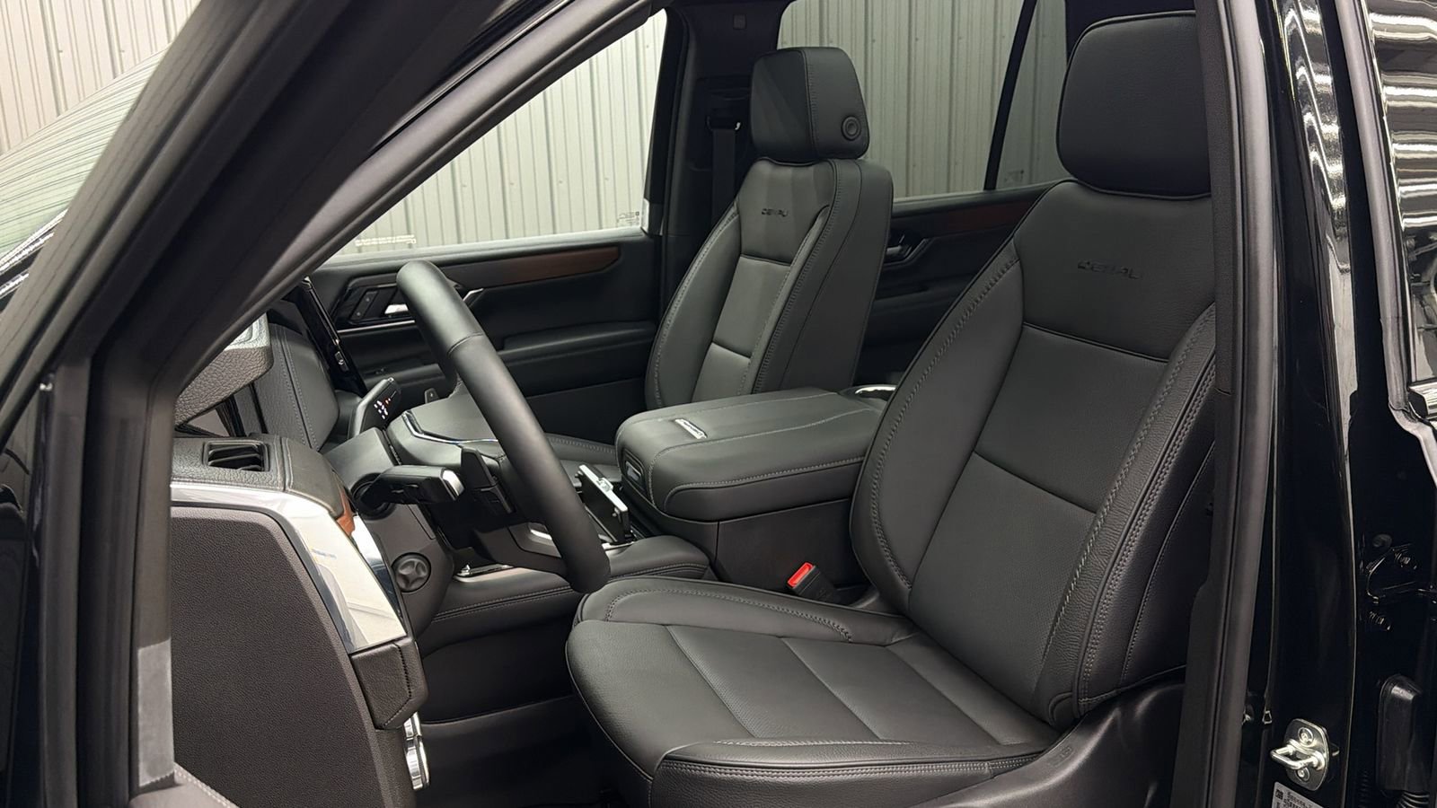 Used 2026 GMC Yukon Denali w/ Sun & Power Step Package AWD/4WD image 30