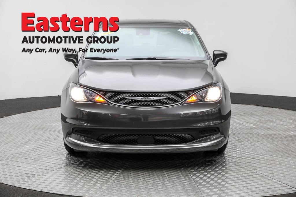 Used 2023 Chrysler Voyager LX image 2