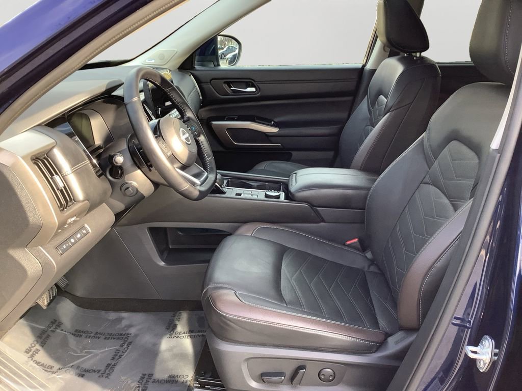Used 2024 Nissan Pathfinder Platinum w/ Cargo Package image 24