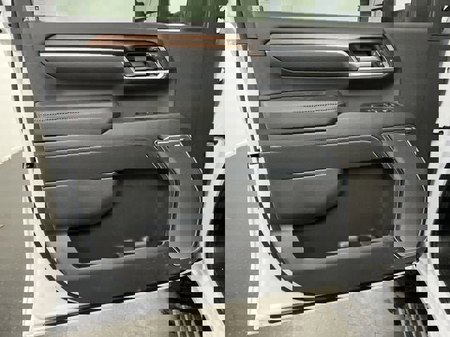 New 2025 GMC Sierra 2500 Denali w/ Denali Reserve Package image 23