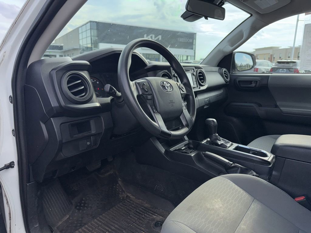 Used 2018 Toyota Tacoma SR image 9