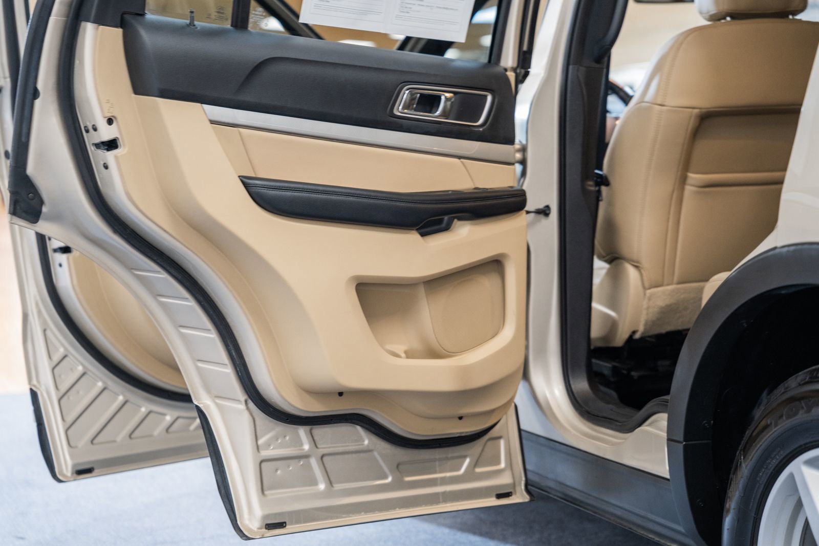 Certified 2017 Ford Explorer XLT w/ Equipment Group 202A image 41