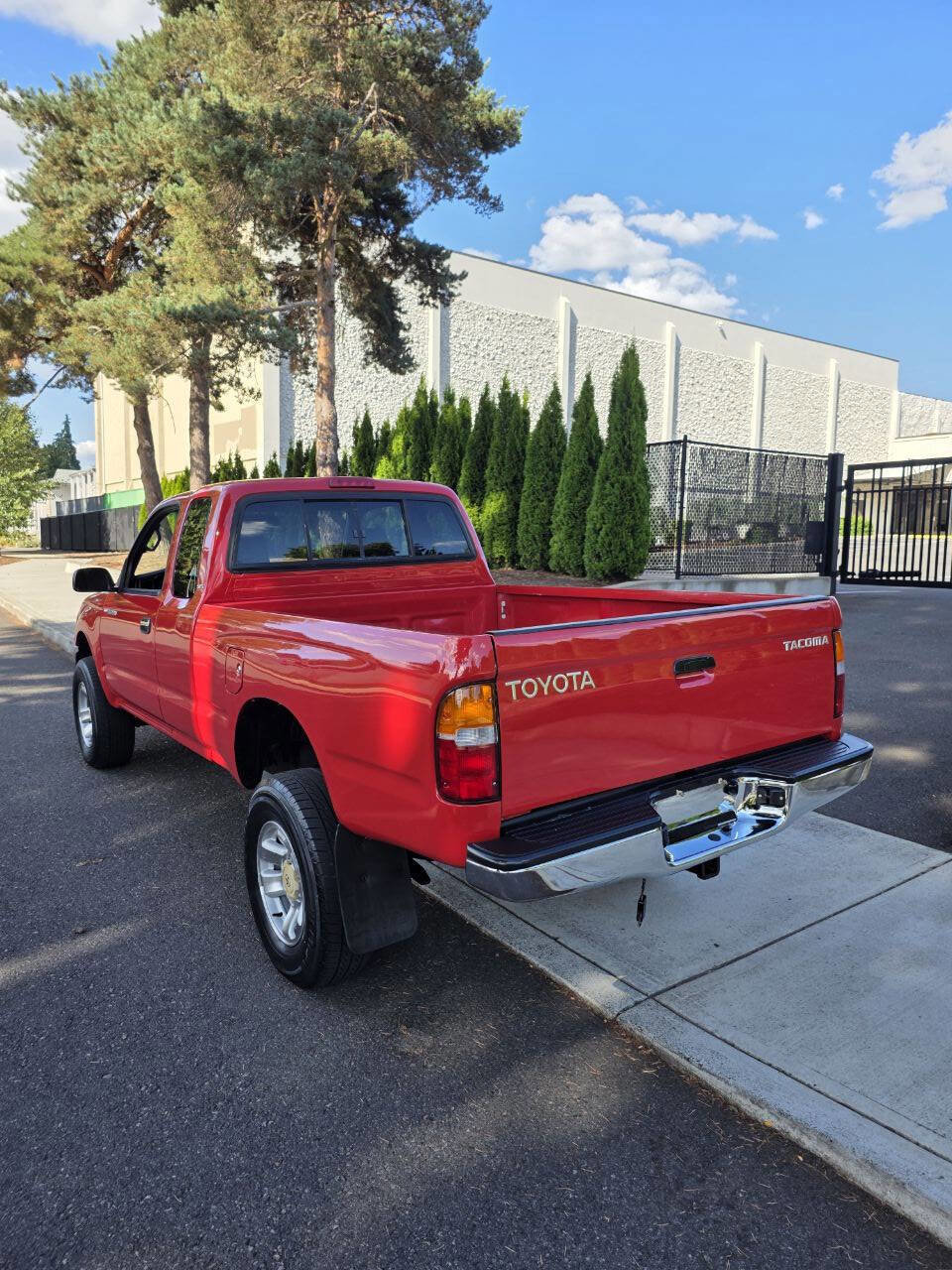 Used 1999 Toyota Tacoma SR5 image 7