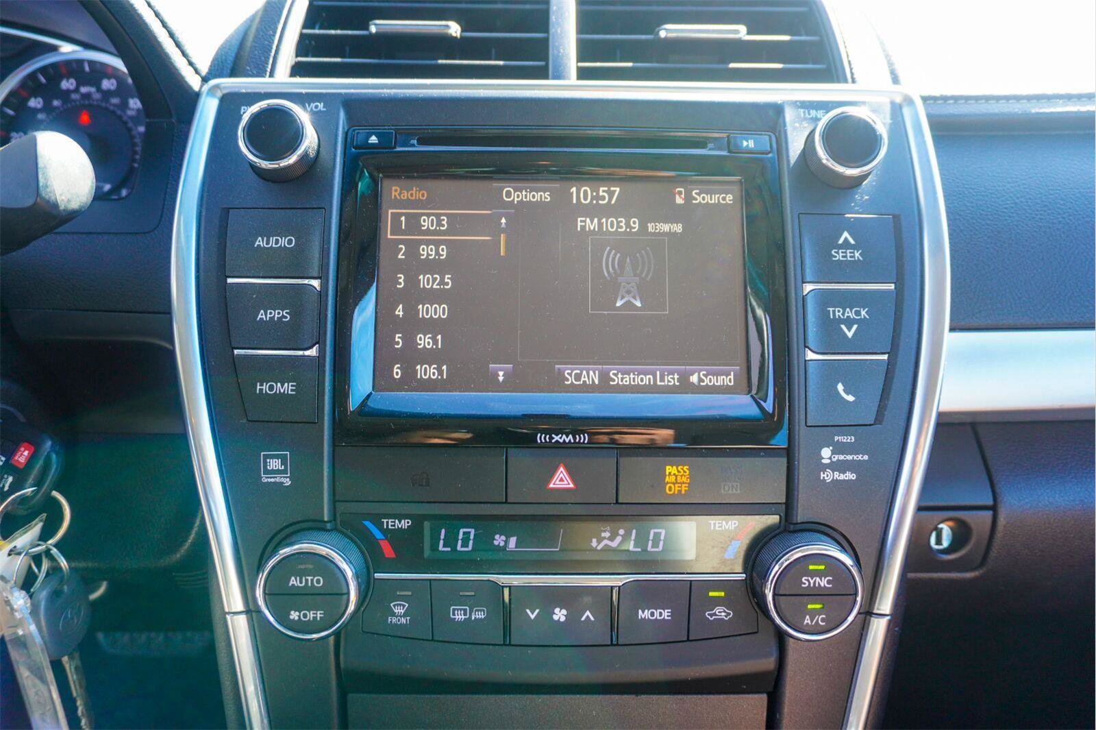 Used 2017 Toyota Camry XSE FWD image 19