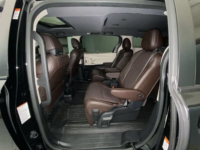 Used 2023 Toyota Sienna Platinum FWD image 23