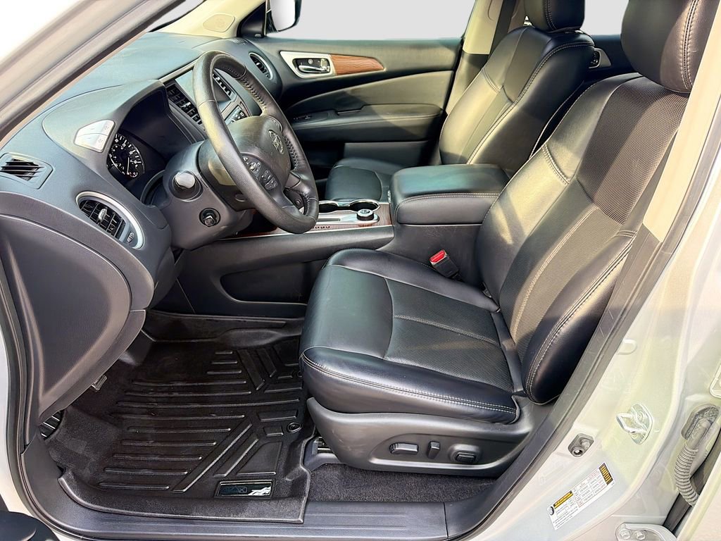 Used 2020 Nissan Pathfinder Platinum image 25