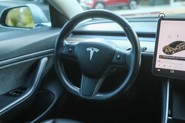 Used 2018 Tesla Model 3 Long Range image 17