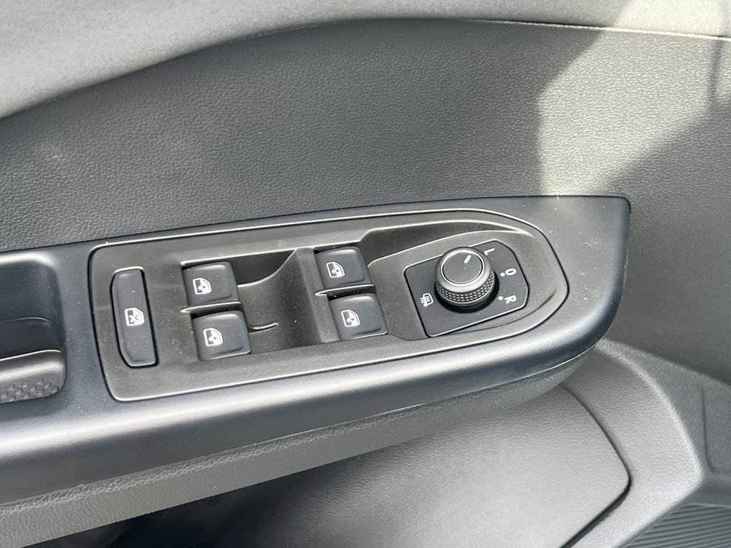 New 2026 Volkswagen Taos SE image 30