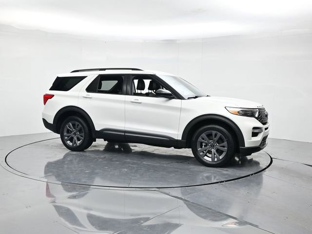 Used 2023 Ford Explorer XLT w/ Equipment Group 202A image 3