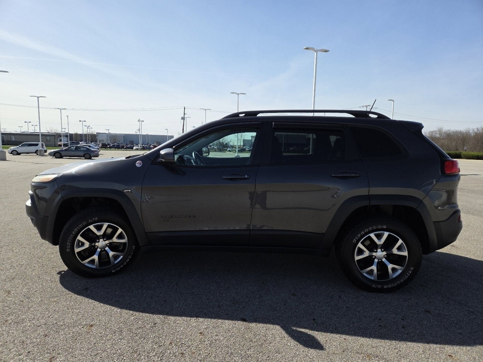 Used 2018 Jeep Cherokee Trailhawk w/ Cold Weather Group AWD/4WD image 16