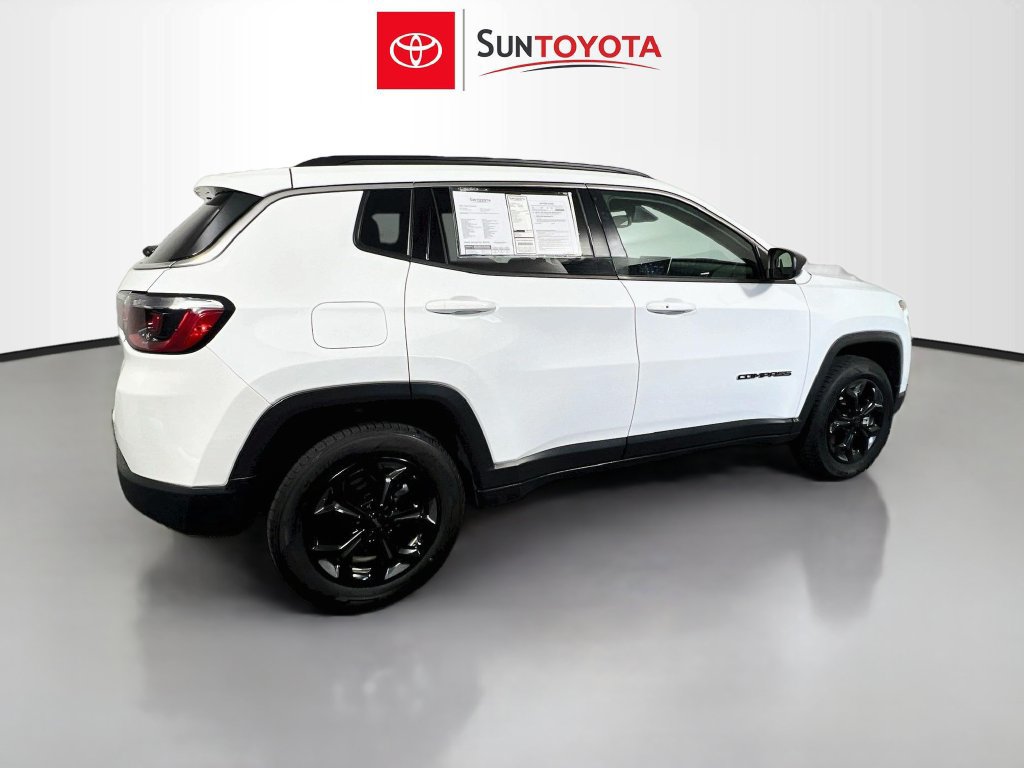 Used 2024 Jeep Compass Latitude AWD/4WD image 4