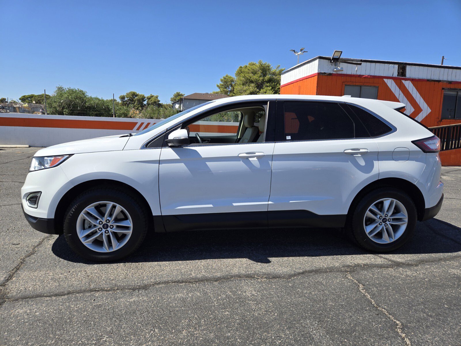 Used 2016 Ford Edge SEL w/ Equipment Group 201A AWD/4WD image 2