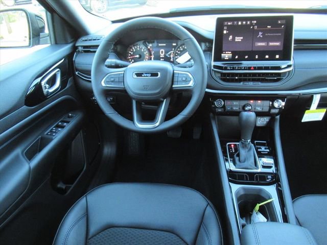 New 2026 Jeep Compass Latitude image 12