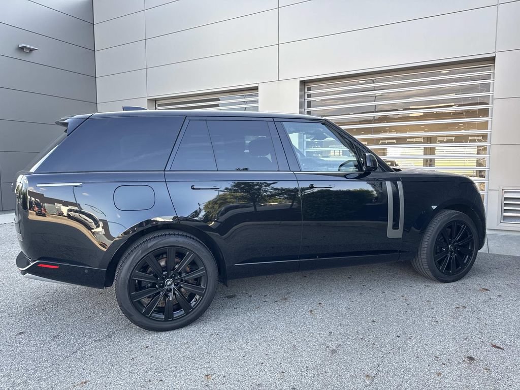 Certified 2025 Land Rover Range Rover SE AWD/4WD image 8