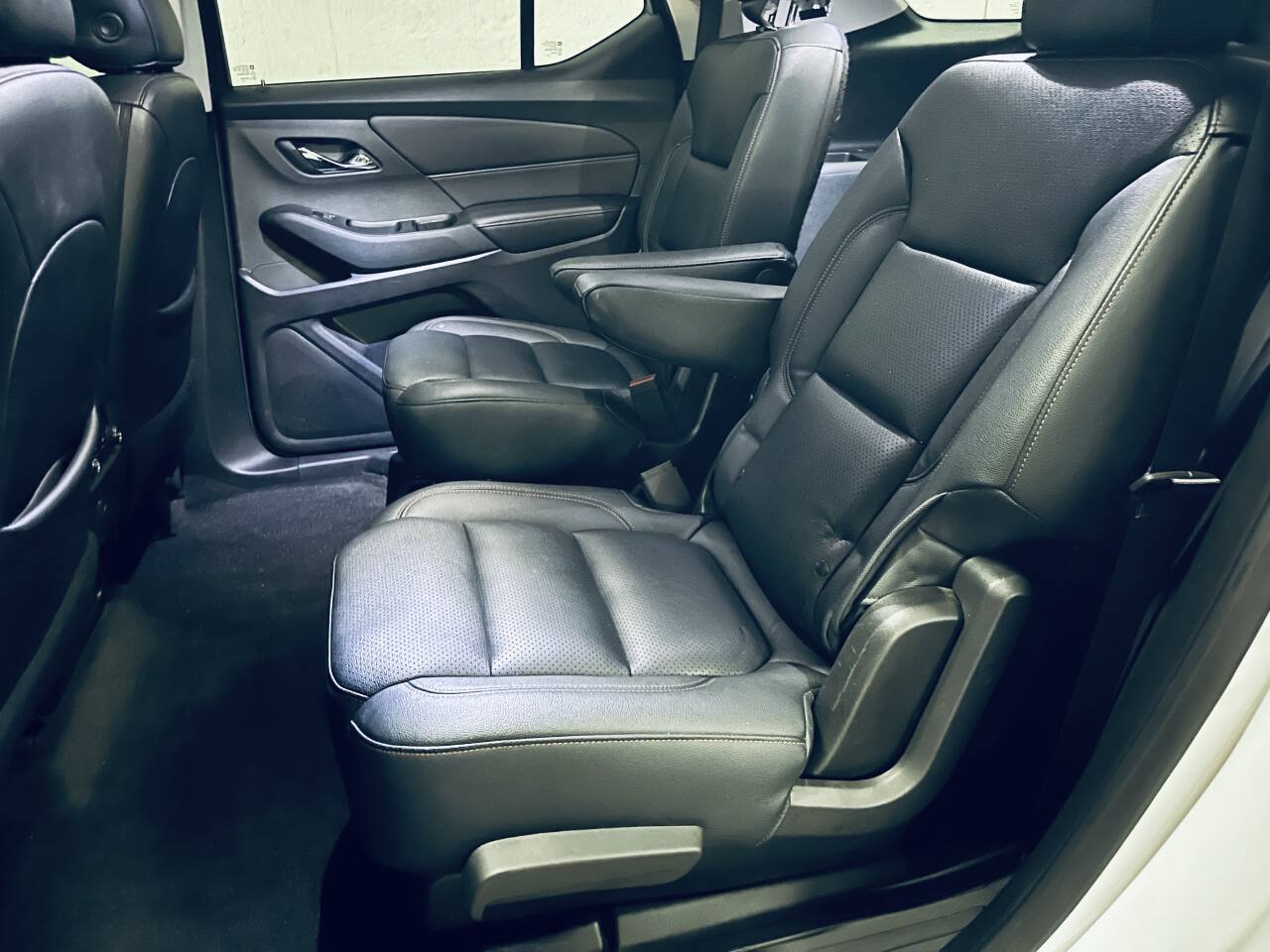 Used 2019 Chevrolet Traverse LT FWD image 17