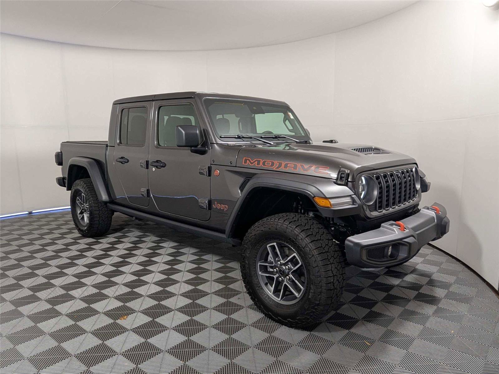 Used 2025 Jeep Gladiator Mojave w/ Convenience Group AWD/4WD image 3