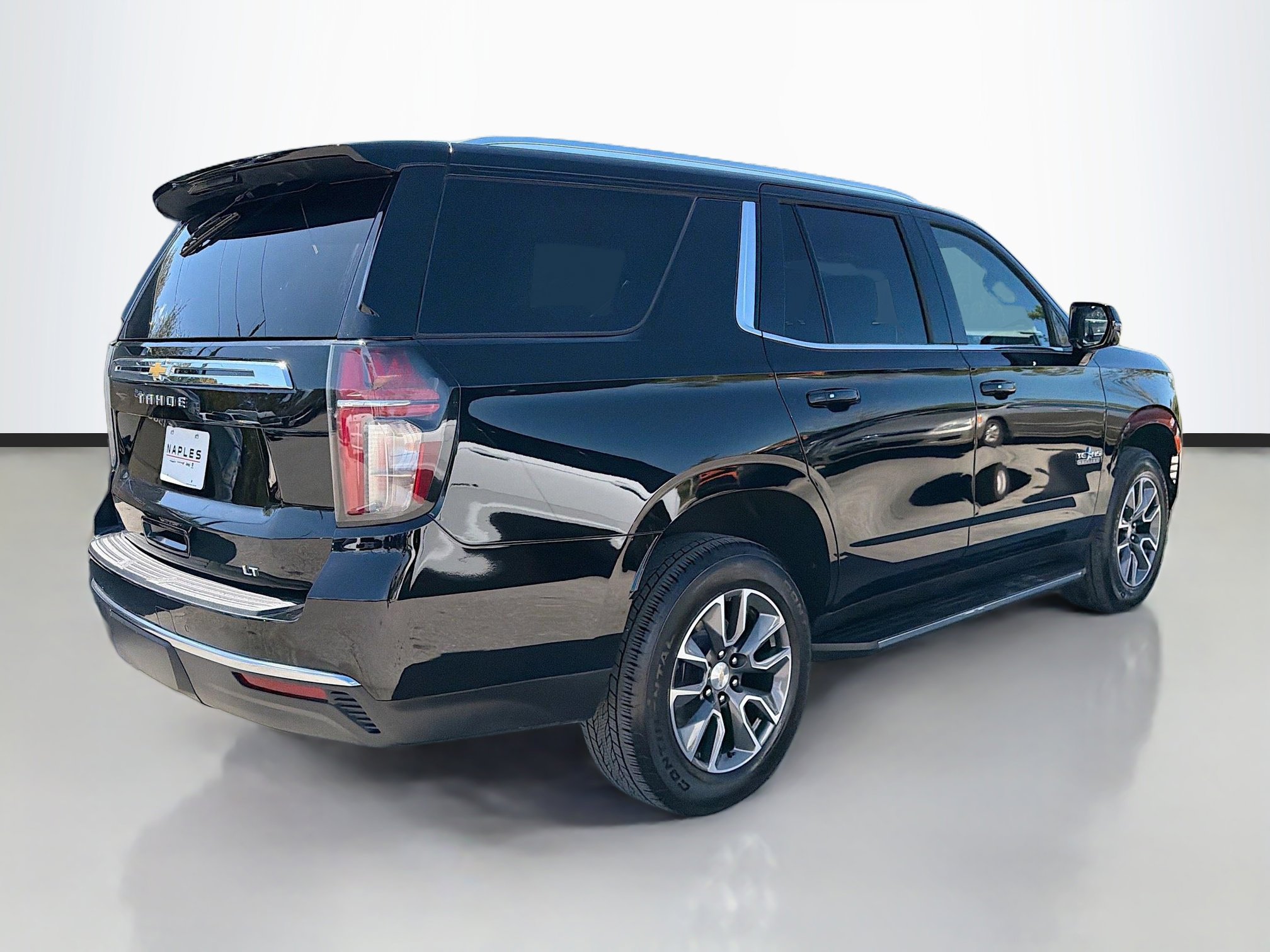 Used 2024 Chevrolet Tahoe LT w/ Luxury Package image 3