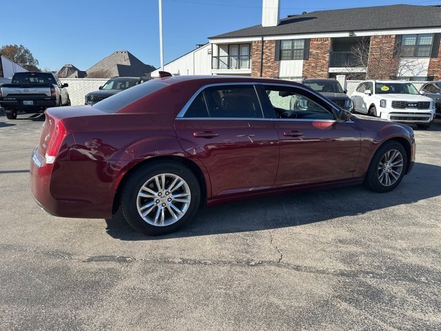 Used 2018 Chrysler 300 Touring L image 15