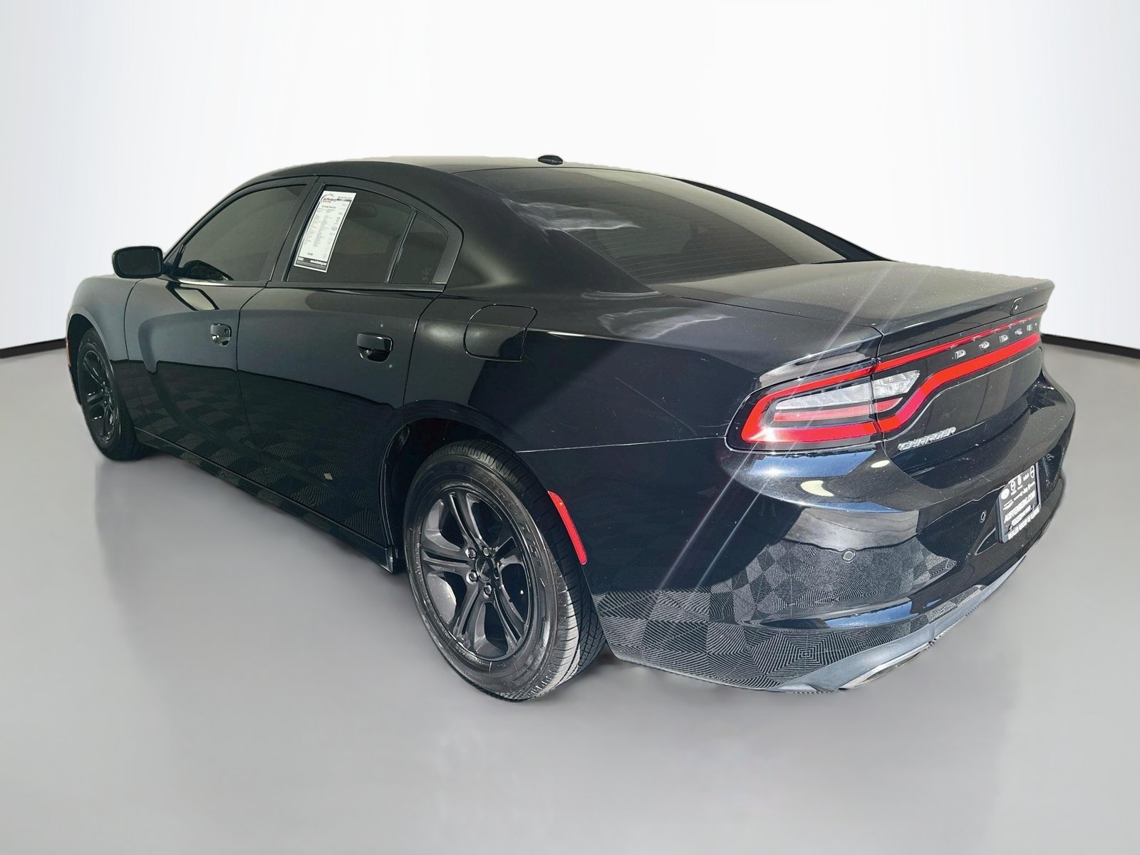 Used 2021 Dodge Charger SXT w/ Leather Interior Group RWD image 5