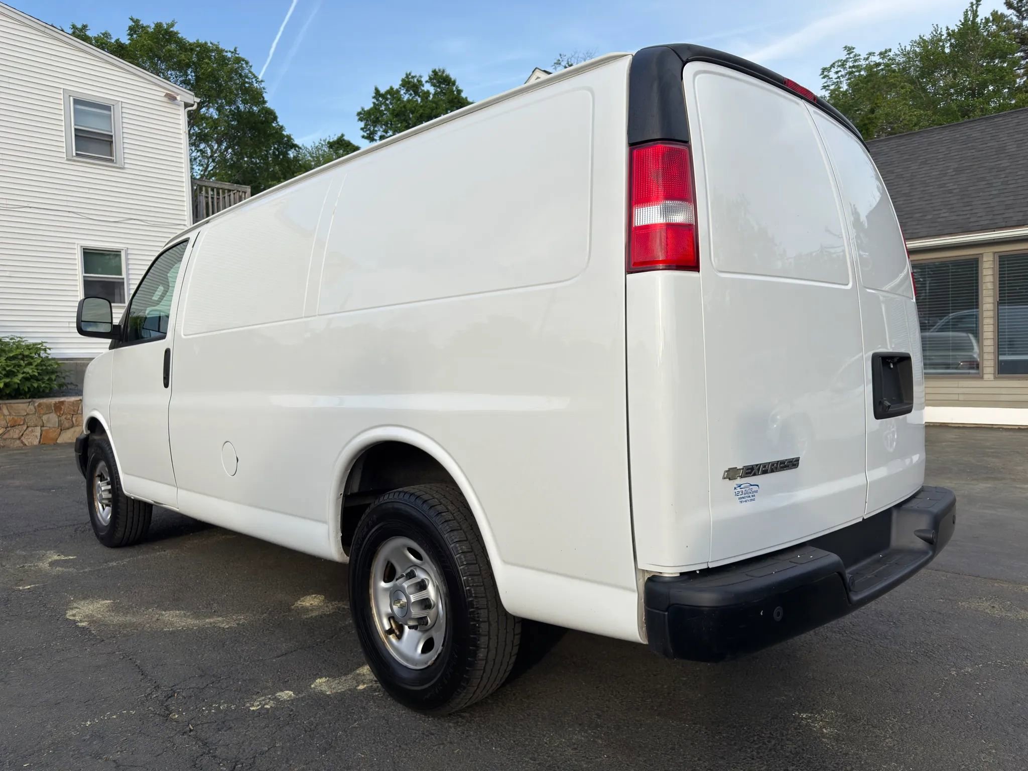 Used 2021 Chevrolet Express 2500 RWD image 5