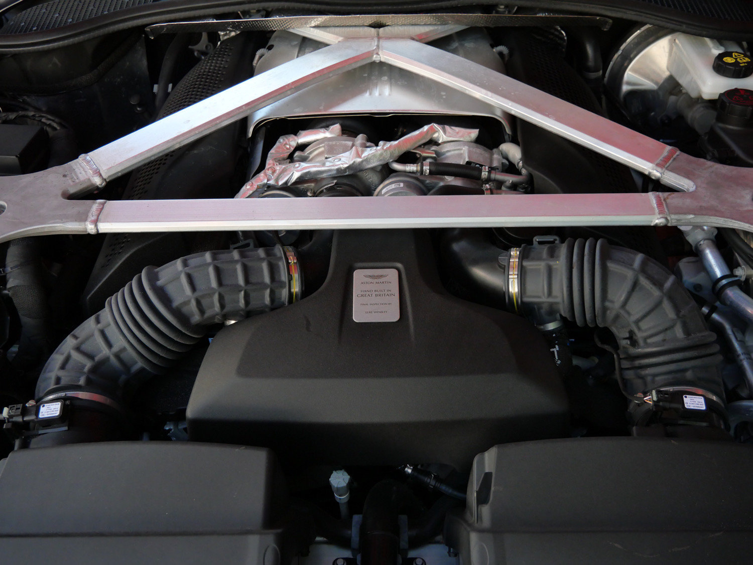 Used 2022 Aston Martin V8 Vantage Coupe RWD image 23