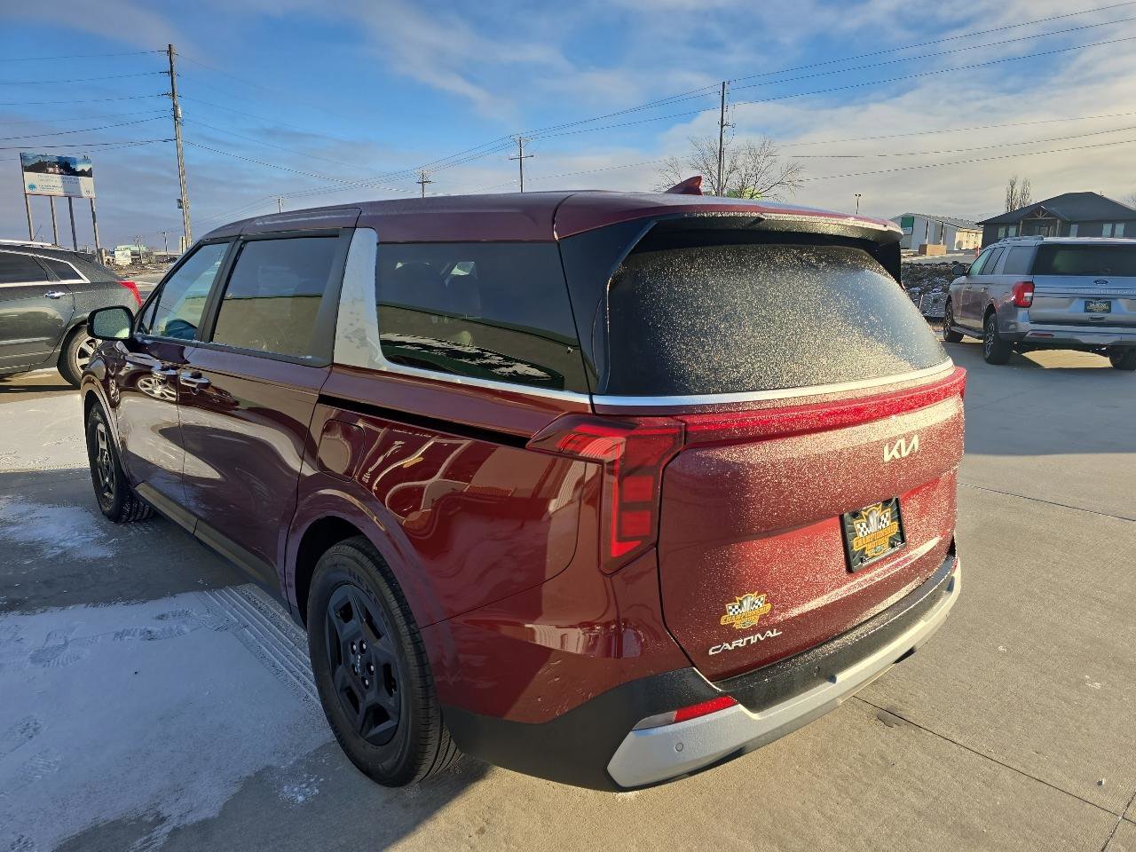 Used 2025 Kia Carnival FWD image 3