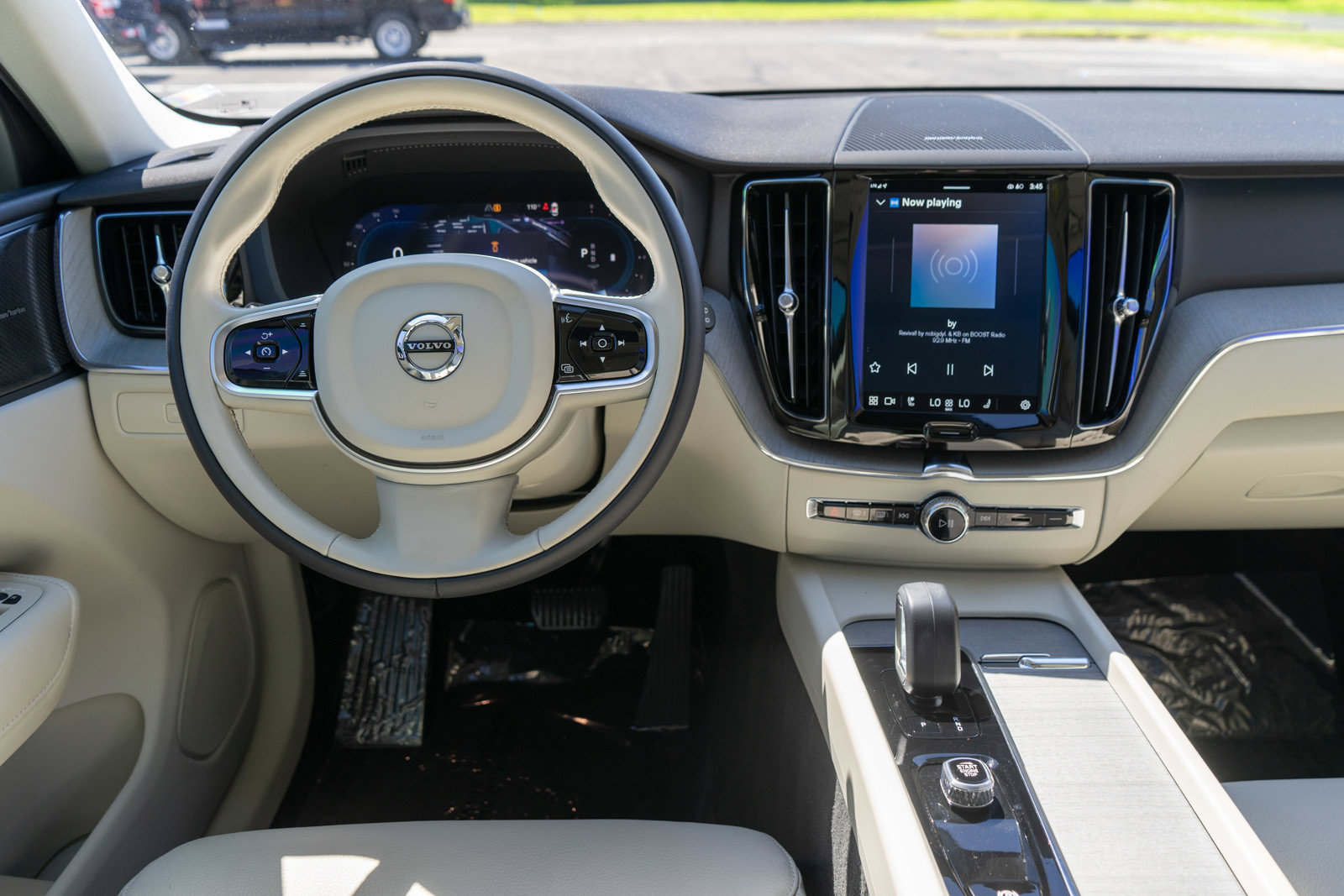 Used 2024 Volvo XC60 B5 Plus w/ Protection Package Premier AWD/4WD image 13