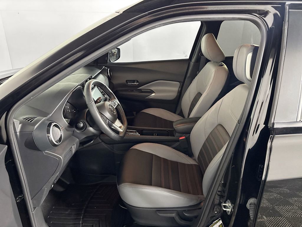 Used 2021 Nissan Kicks SR w/ SR Premium Package FWD image 11
