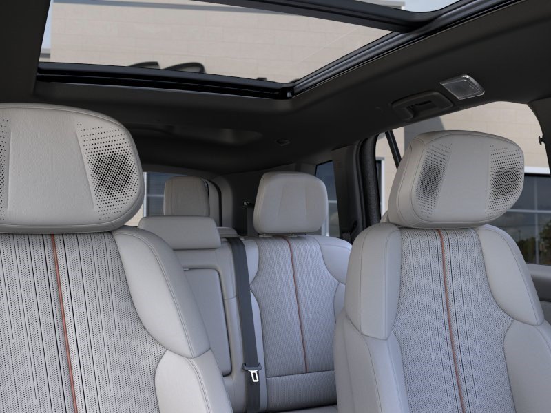 New 2027 Cadillac Vistiq Sport w/ LPO, Floor Liner Package AWD/4WD image 24
