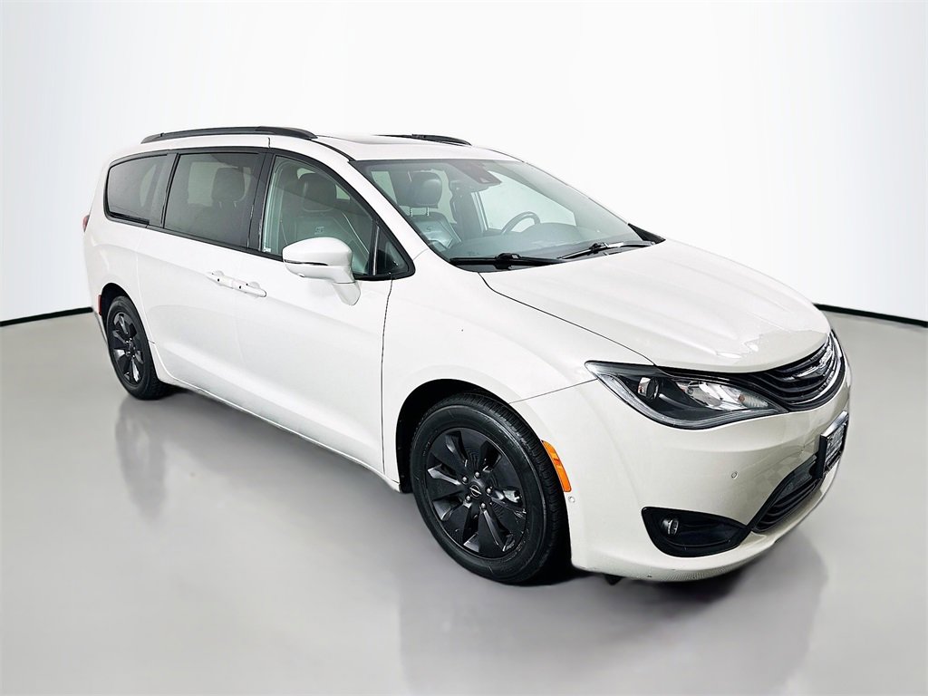 Used 2019 Chrysler Pacifica Limited w/ Advanced Safetytec Group
