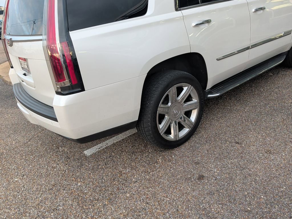 Used 2016 Cadillac Escalade Luxury image 12