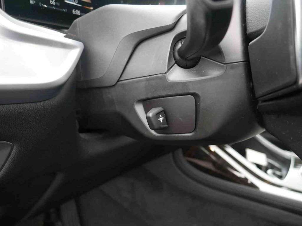 Used 2024 BMW X7 xDrive40i image 32