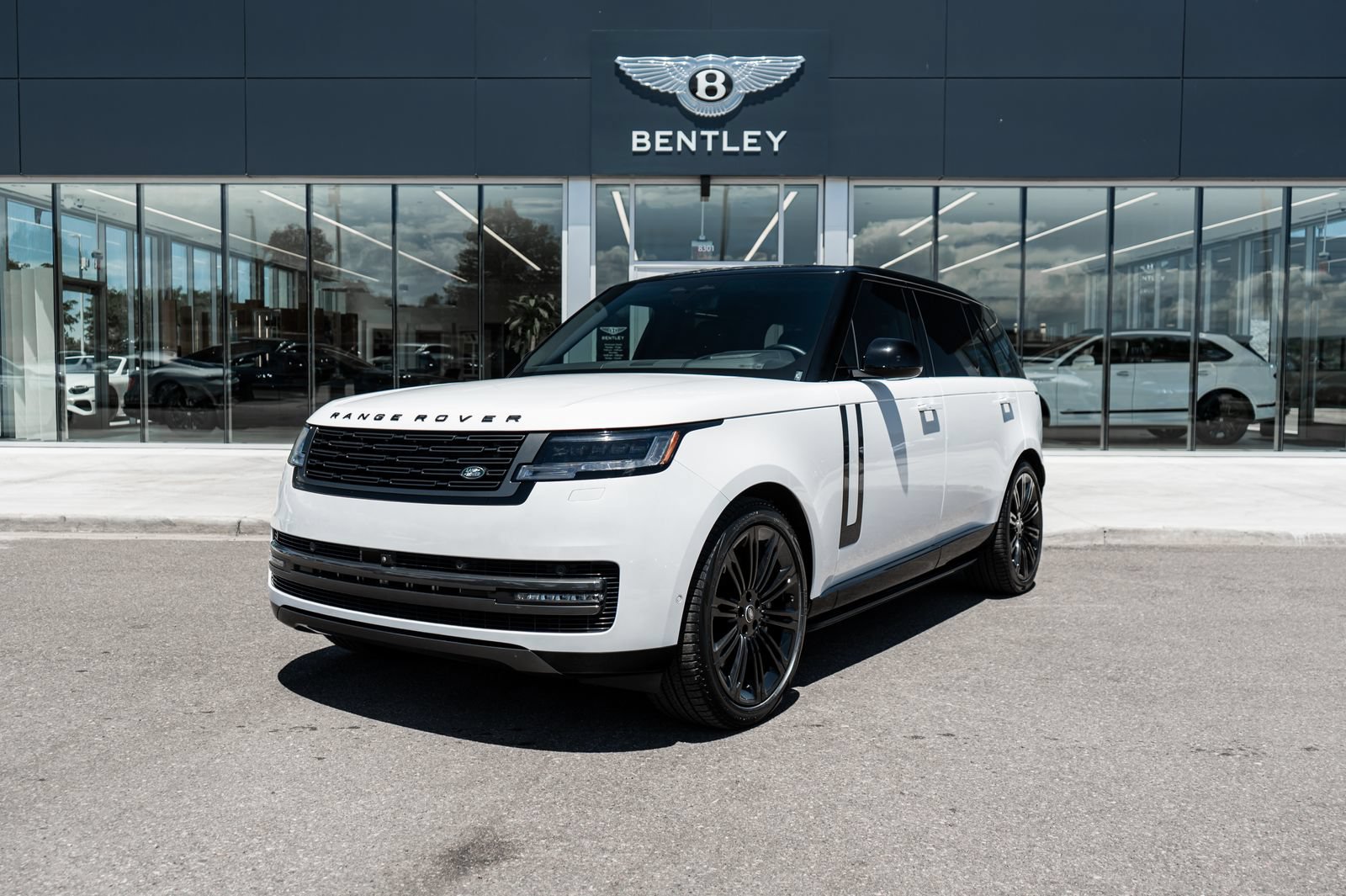 Used 2024 Land Rover Range Rover Long Wheelbase SE