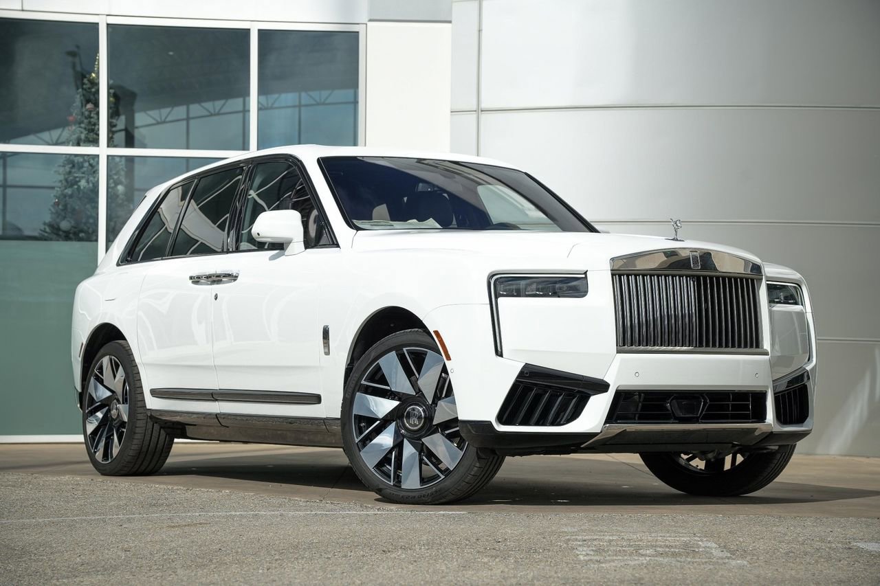 New 2026 Rolls-Royce Cullinan AWD/4WD image 1