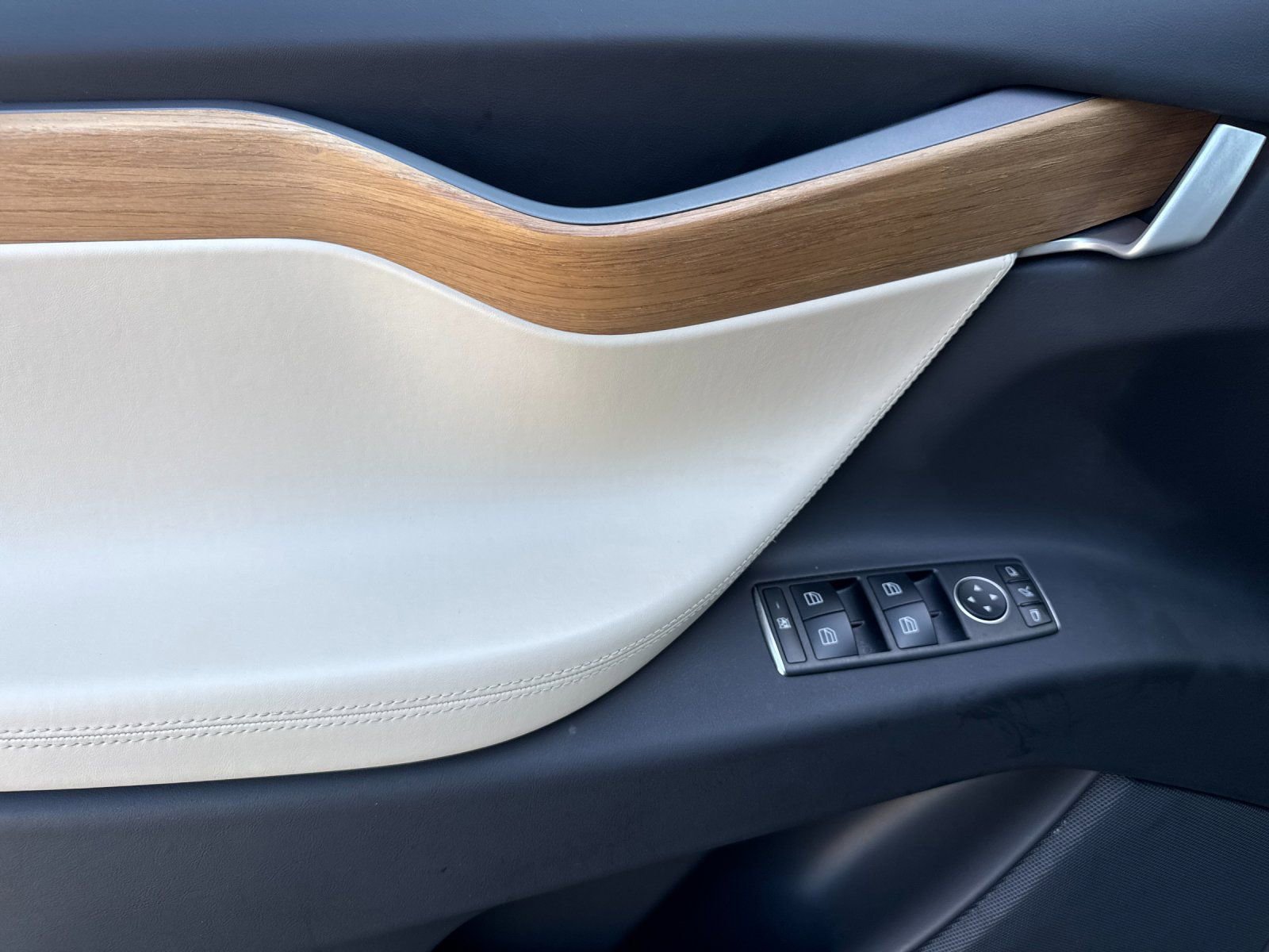 Used 2019 Tesla Model X Long Range AWD/4WD image 11