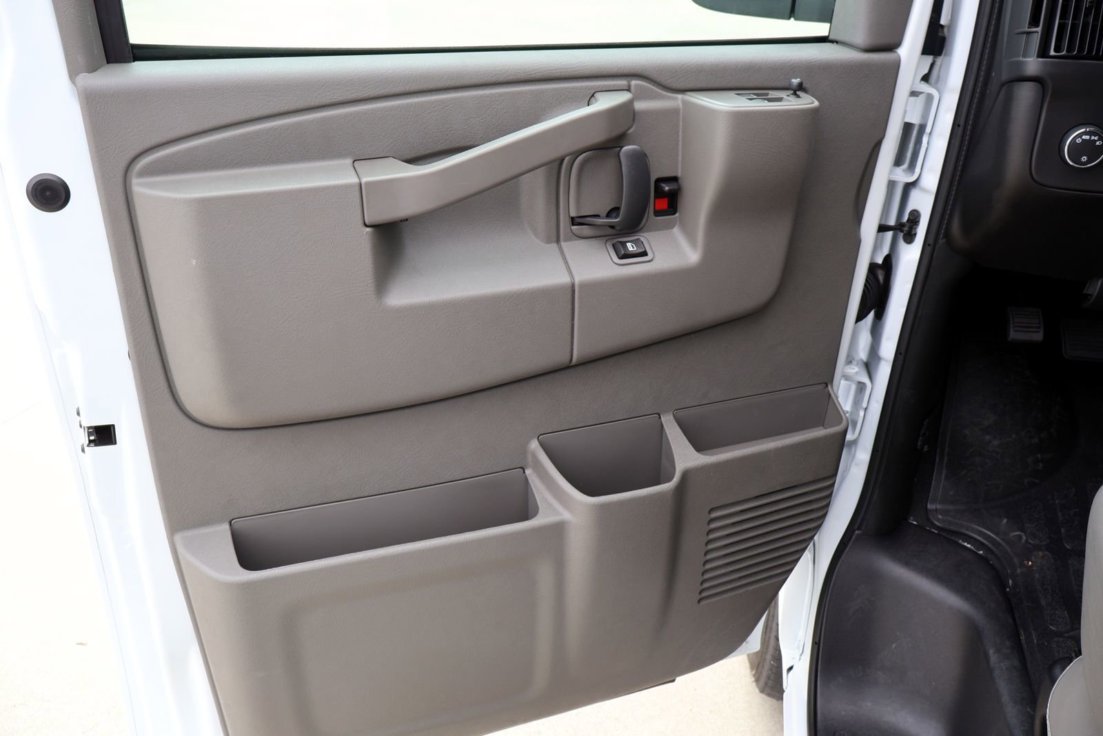 New 2026 Chevrolet Express 3500 LS RWD image 10