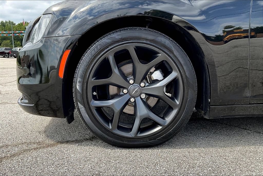 Used 2022 Chrysler 300 Touring w/ Sport Appearance Package RWD image 28