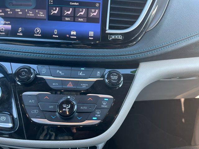 Used 2021 Chrysler Pacifica Touring-L FWD image 23