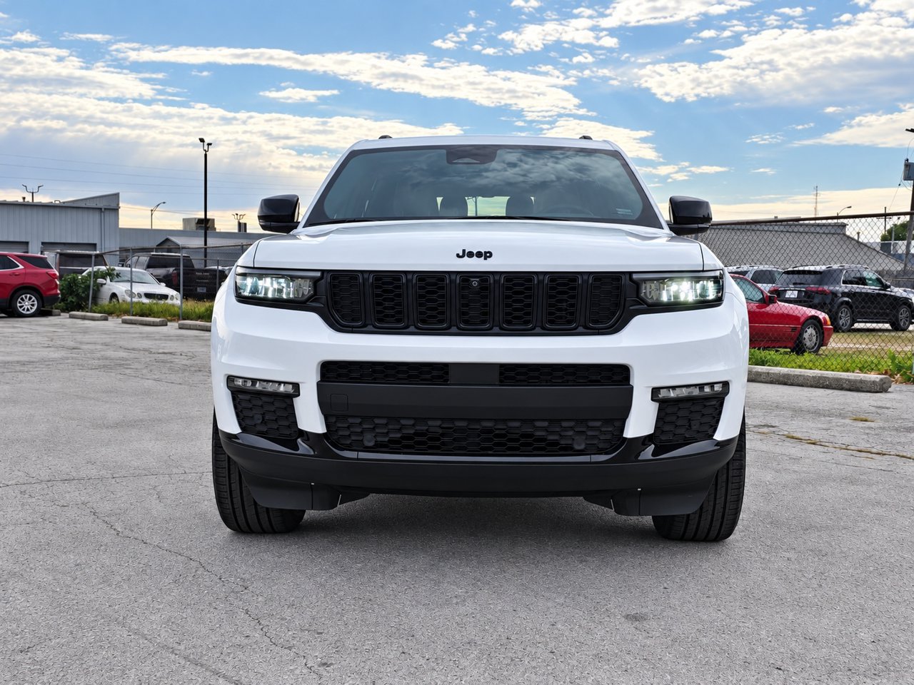 Used 2024 Jeep Grand Cherokee L Limited w/ Luxury Tech Group II AWD/4WD image 2