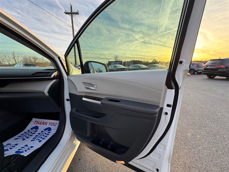 Used 2024 Toyota Sienna XLE image 33