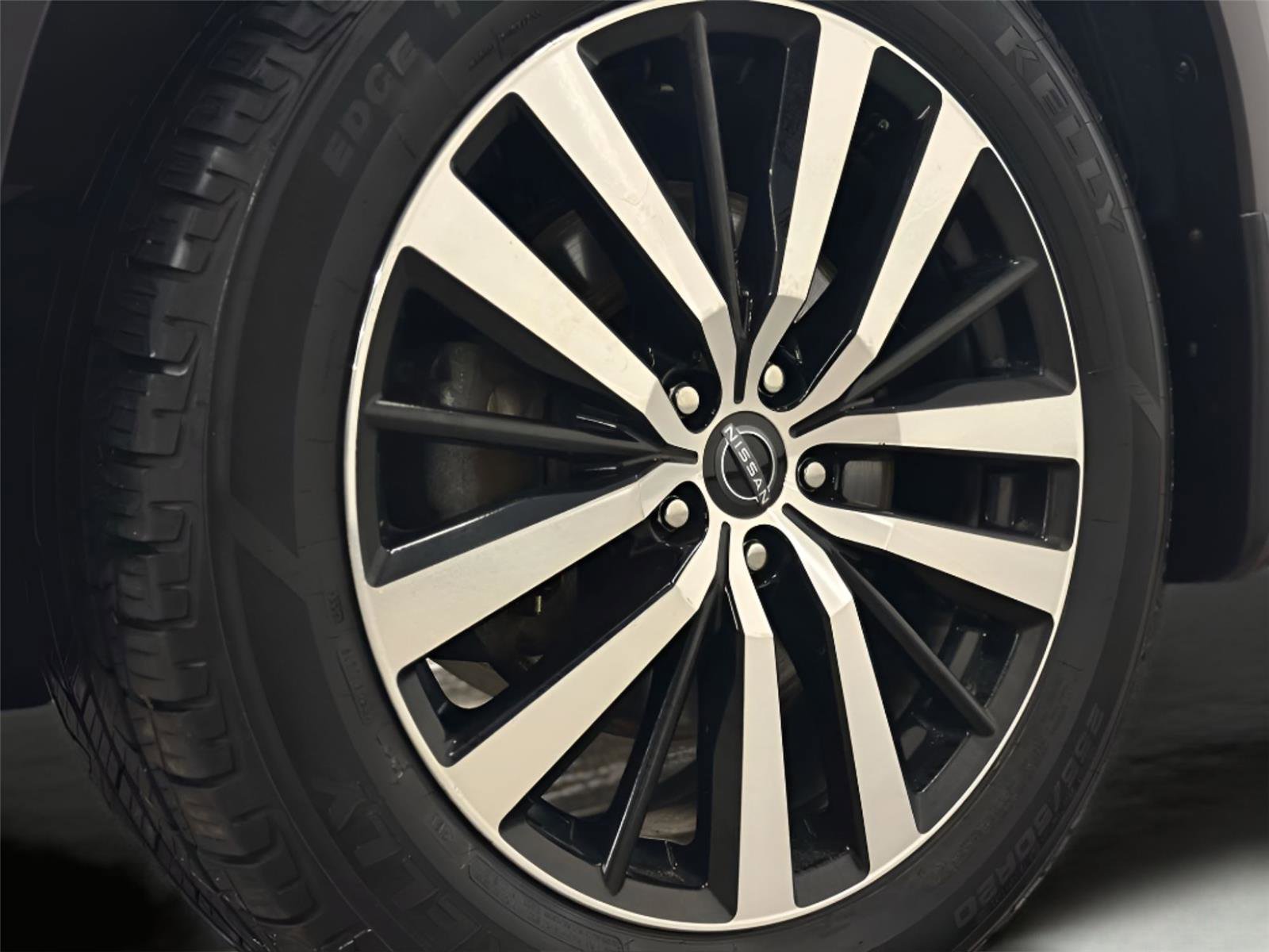 Used 2024 Nissan Pathfinder Platinum w/ Cargo Package image 7