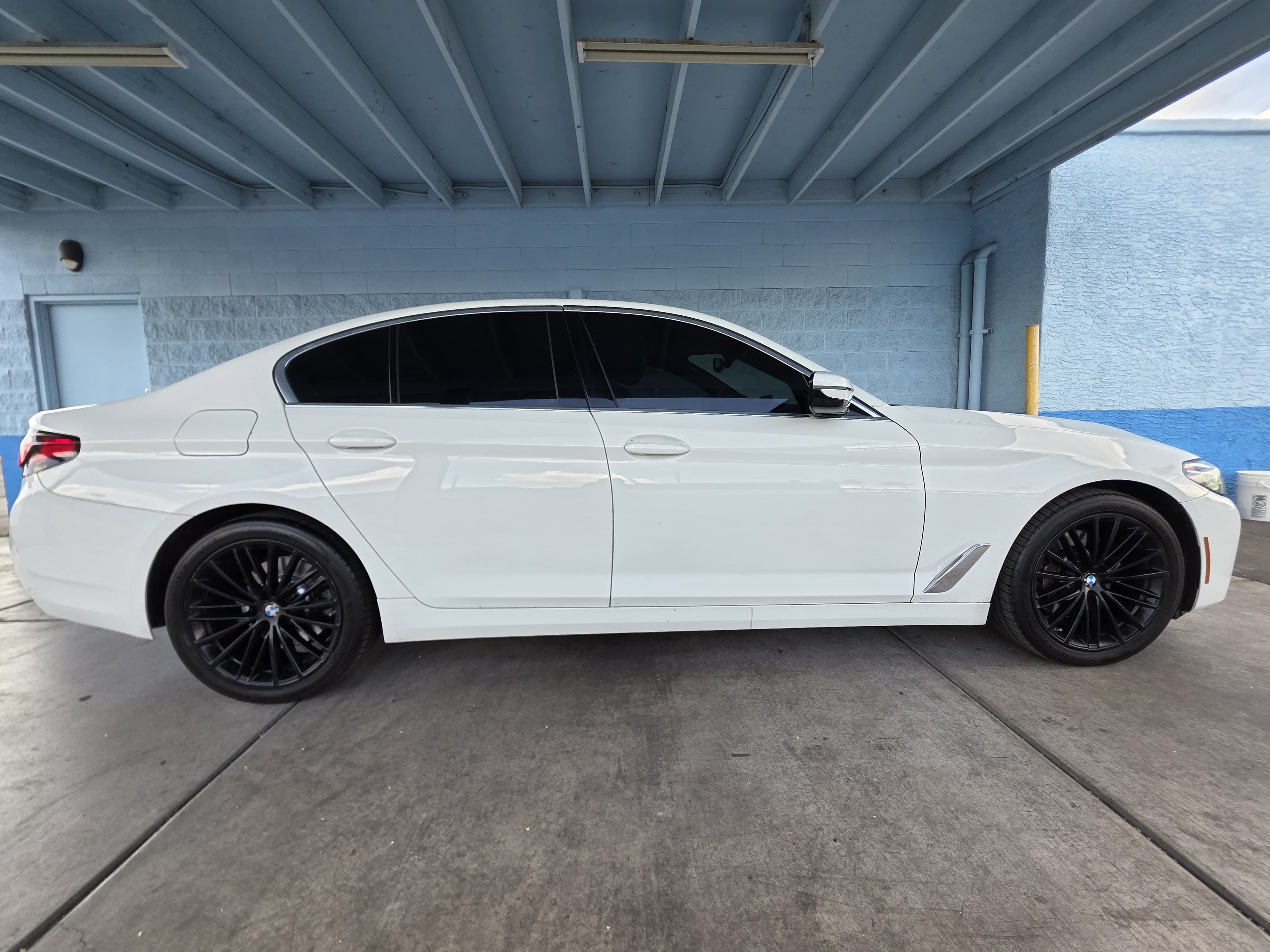 Used 2022 BMW 530i w/ Convenience Package RWD image 2