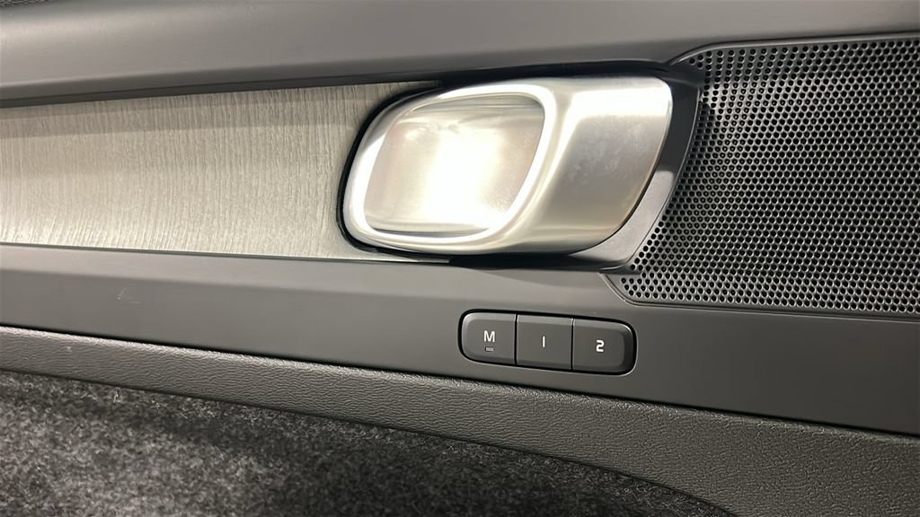 Used 2026 Volvo XC40 B5 Plus w/ Protection Package Premier AWD/4WD image 19