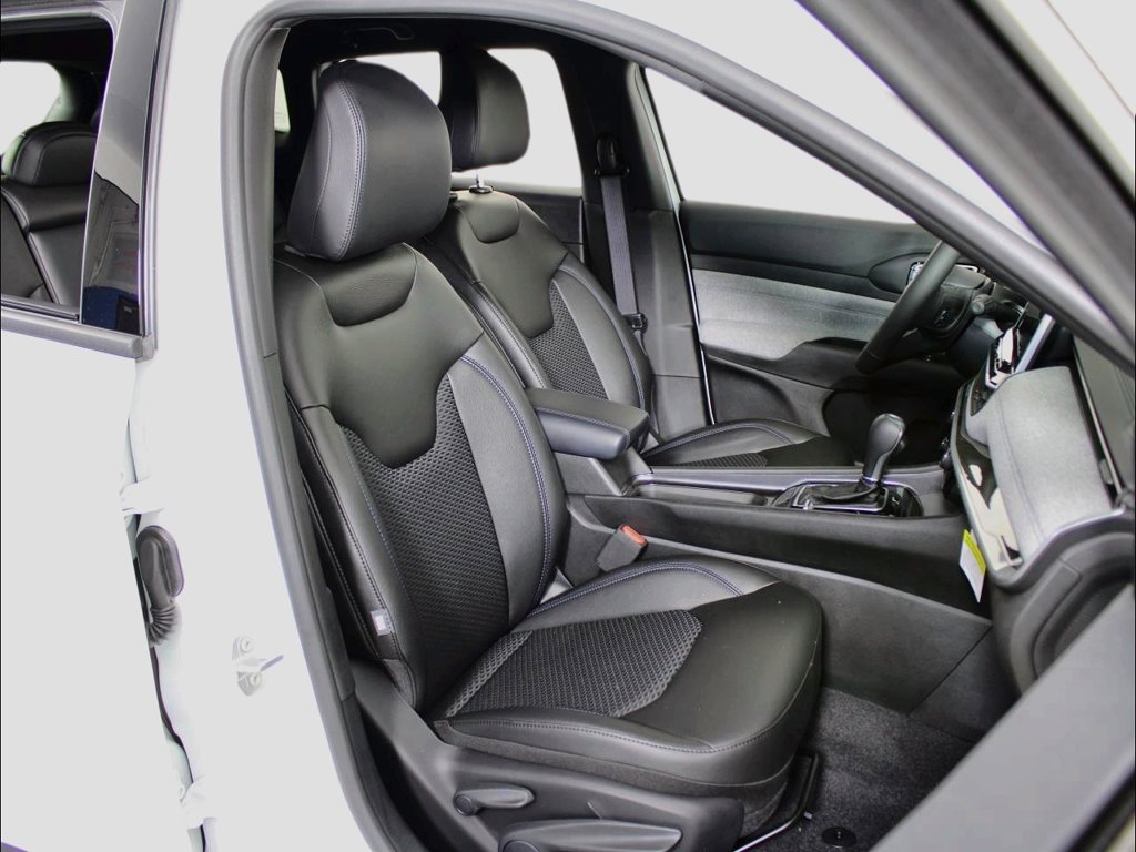 New 2025 Jeep Compass Latitude AWD/4WD image 35