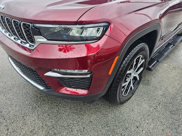 Used 2025 Jeep Grand Cherokee Limited w/ Trailer Tow Package AWD/4WD image 9