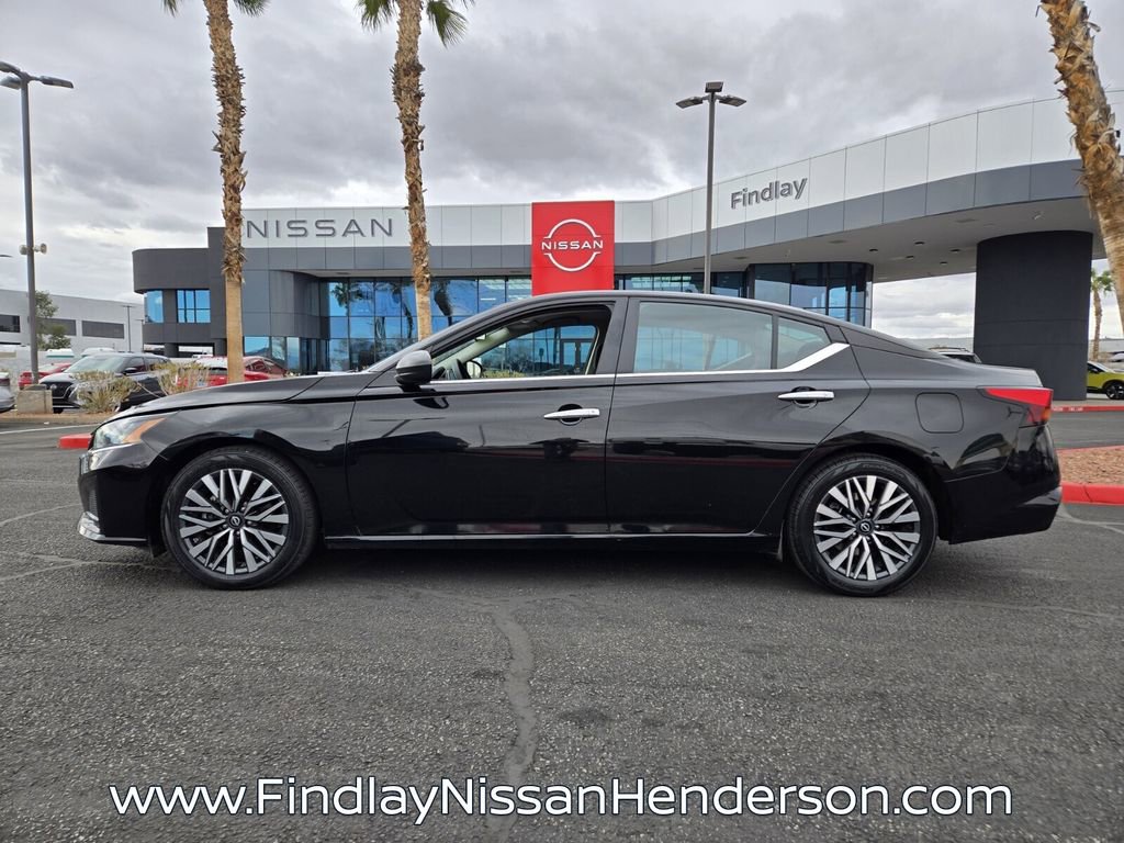 Used 2024 Nissan Altima 2.5 SV image 3