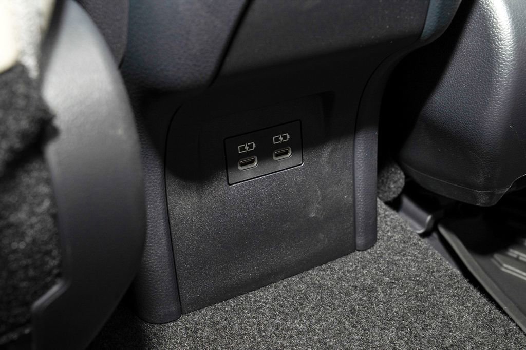 Used 2026 Toyota Prius XLE image 7